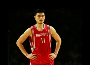 开云下载-一箭穿心，Dallas 之夜，布克压哨三分定格历史，独行侠在NBA中国赛的血脉偾张中力克火箭