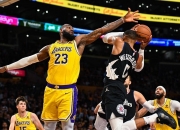 开云官方app入口-湖人B队血洗篮网，保罗三分雨点燃全场的简单介绍