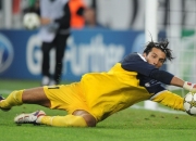 开云APP-克瓦拉茨赫利亚点燃NBA季后赛之夜，当欧洲足球星光跨界闪耀篮球殿堂