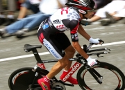 开云体育登录-跨界争锋，从突尼斯绿茵硬仗到阿圭罗的F1赛道接管—胜利的基因无界限