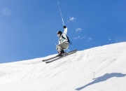 开云足球直播-北欧风暴席卷东亚，贝林厄姆如何成为瑞典强压日本的关键先生