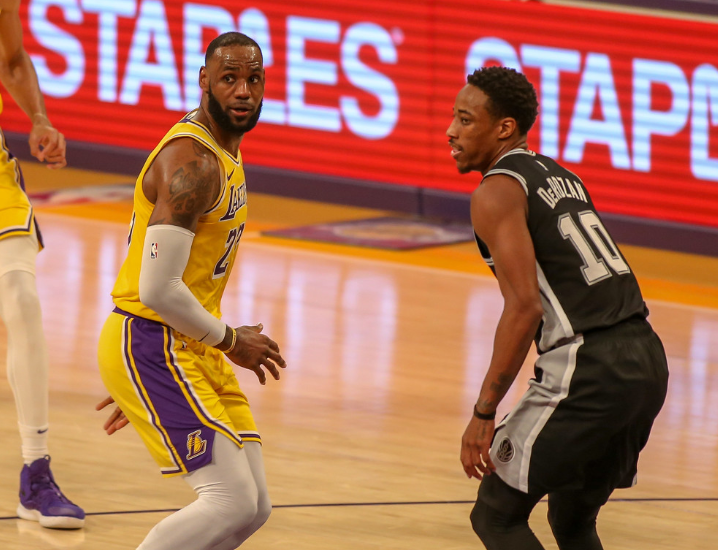 尼姆球员打出团队配合战术,备战难关 尼姆球员打出团队配合战术,备战难关