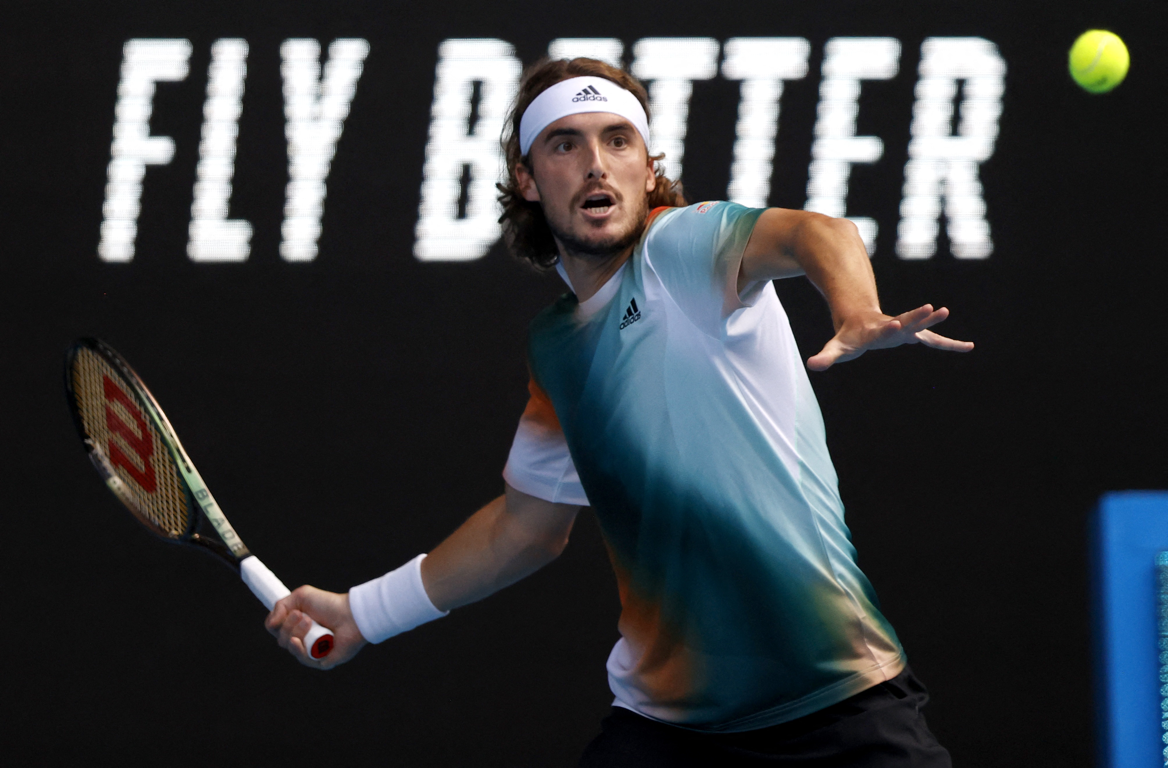 包含美国网球队绝地反击世界网球队，西西帕斯送出助攻的词条