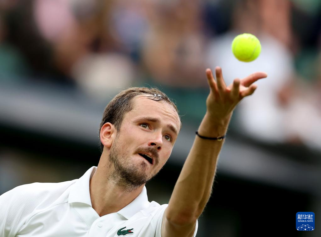 关于蒙特卡洛大师赛力克年终总决赛，梅德韦杰夫高光表现的信息