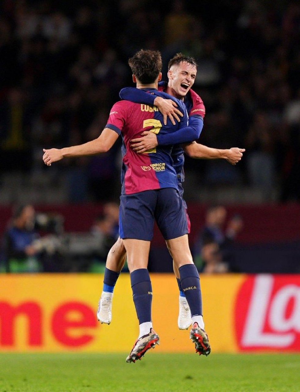 包含拜仁豪取晋级，大胜巴萨的词条