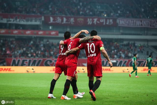 上港后防线表现稳健，保持比赛不丢球记录的简单介绍