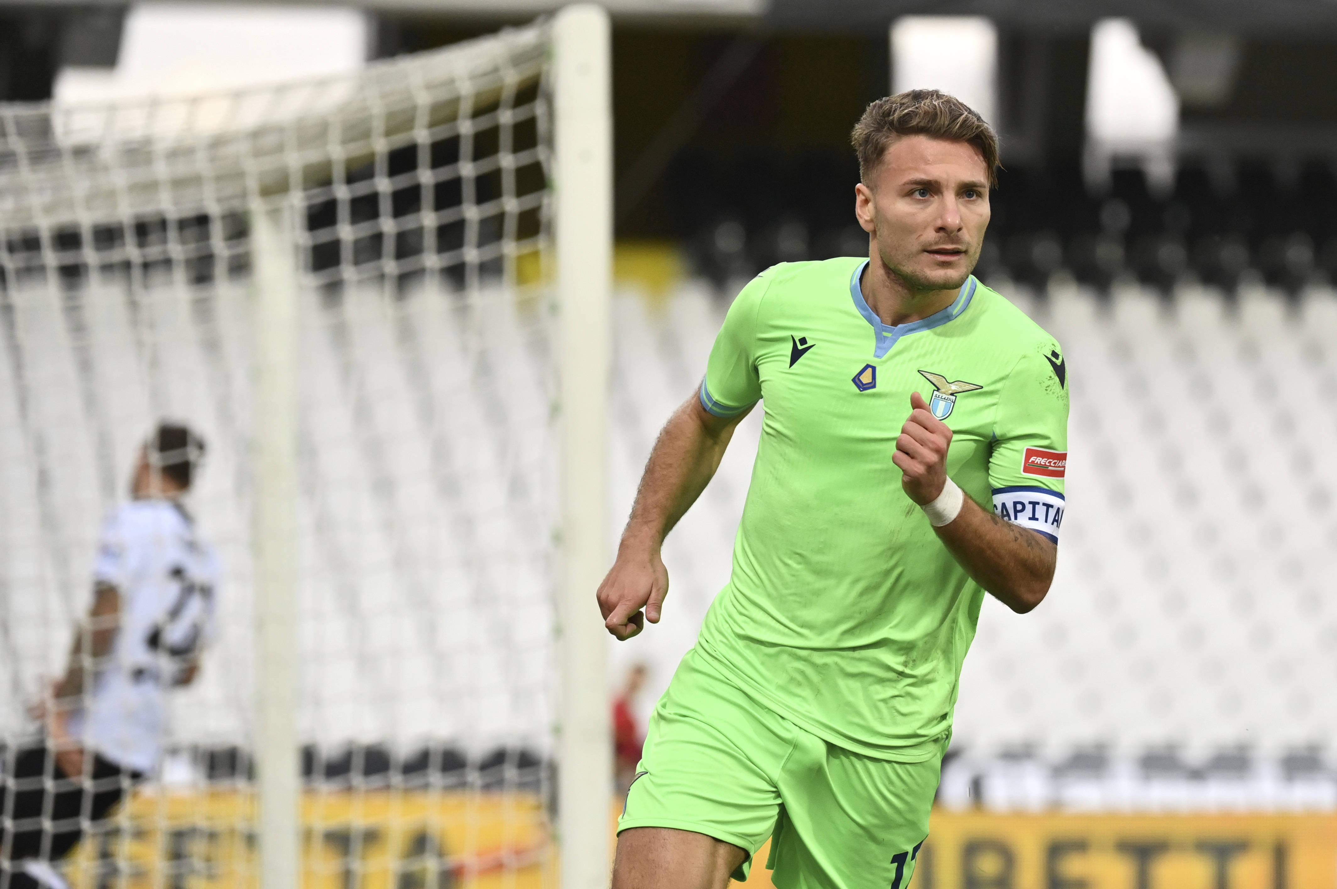 斯佩齐亚队夺冠关键比赛，赢得掌声