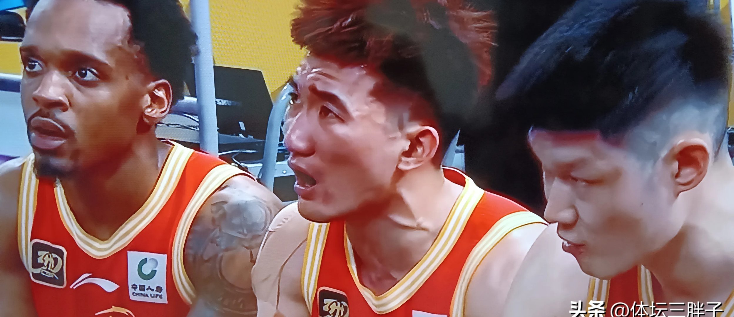 青岛队碾压四川队，胡金秋点燃赛场的简单介绍