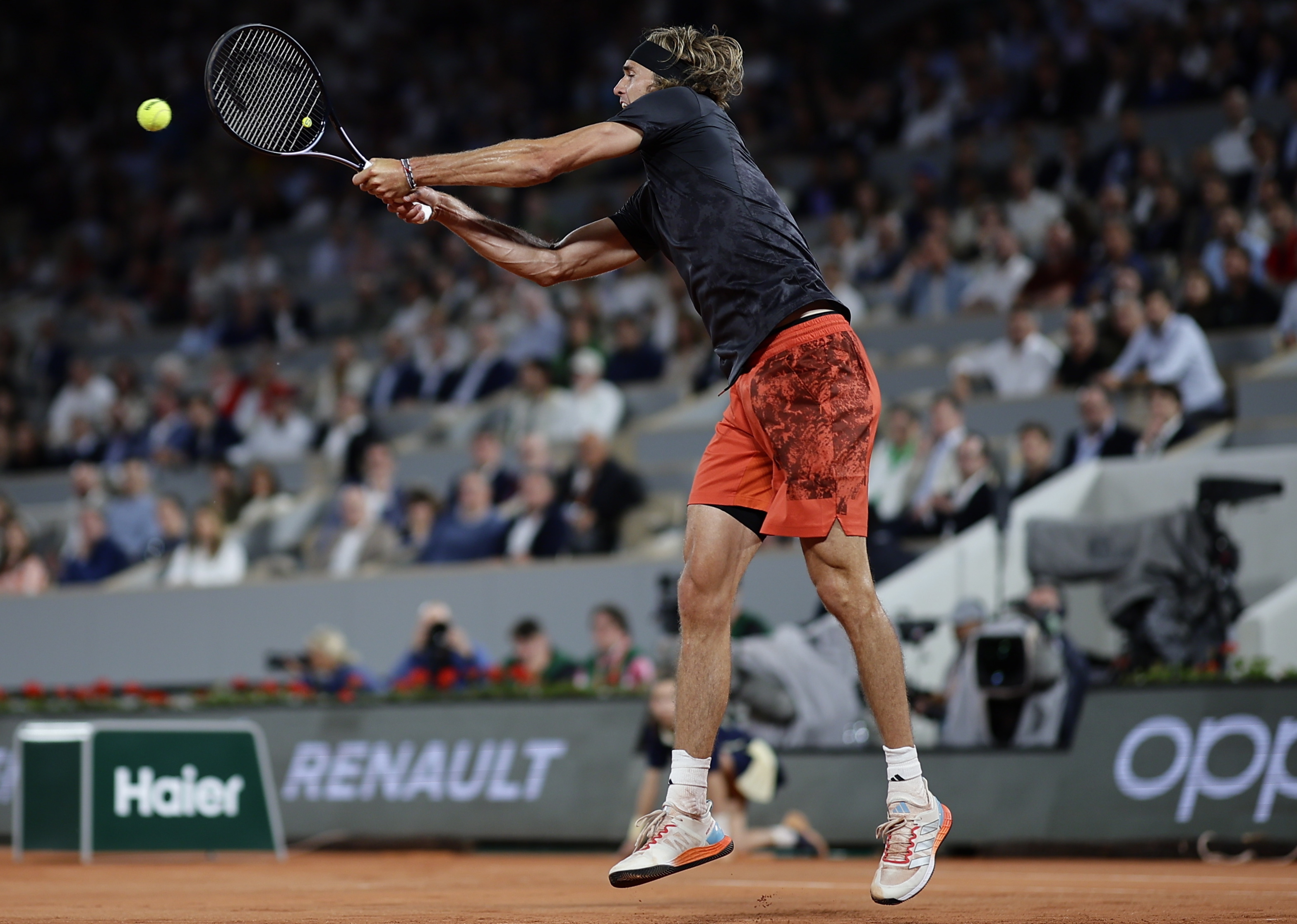 关于法网力克拉沃尔杯，兹维列夫刷新纪录的信息