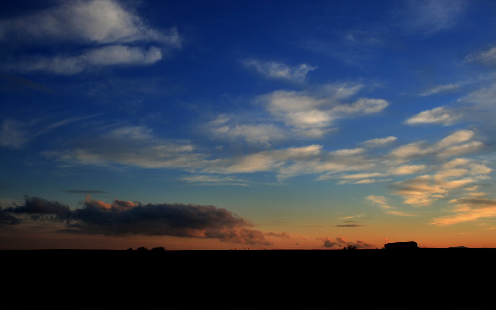 跨界风暴,乌克兰足球启示录与皮克的英超争冠时刻