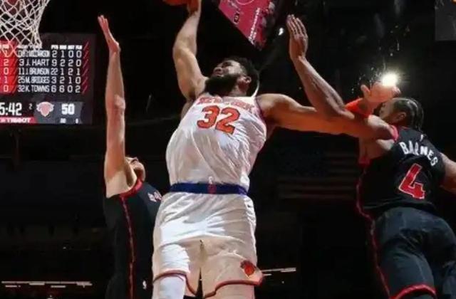 猛龙负于尼克斯,西亚卡姆受伤的简单介绍 猛龙负于尼克斯,西亚卡姆受伤的简单介绍