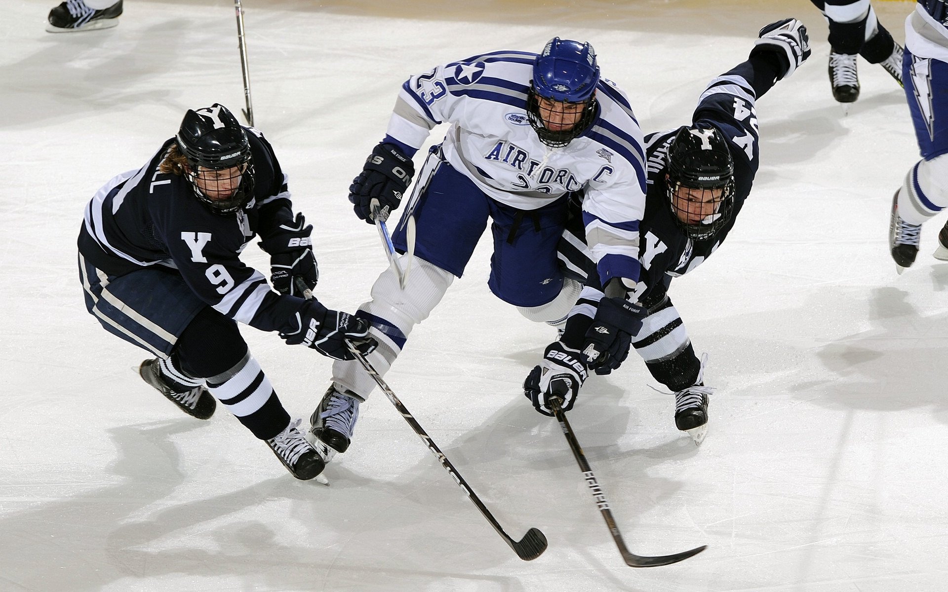 双雄并立,C罗领袖气质定乾坤,巴萨高压哲学显真章