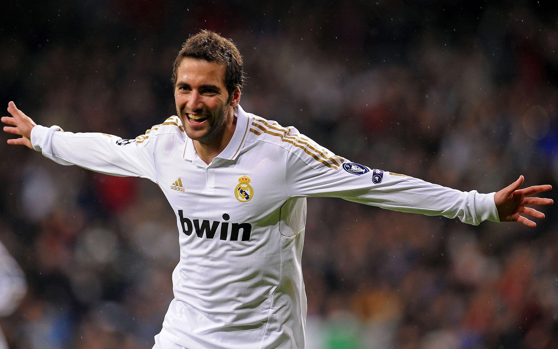 舞台越大越强！劳塔罗闪耀欧冠，哥伦比亚铁闸锁死曼联