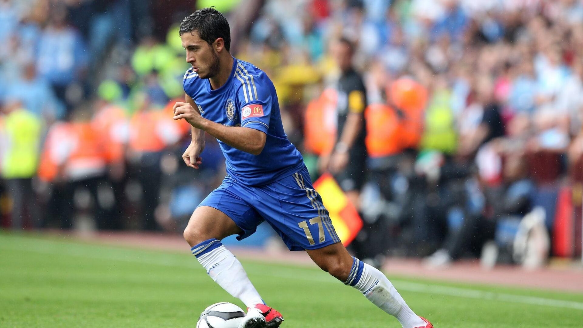 奥斯梅恩统治级数据引领那不勒斯,日本国脚助法兰克福力克拜仁引爆亚洲足球新纪元