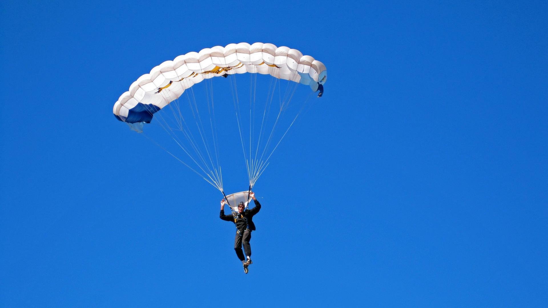 铁血罗马鏖战欧陆，硬仗哲学击碎皇家社会华丽幻梦